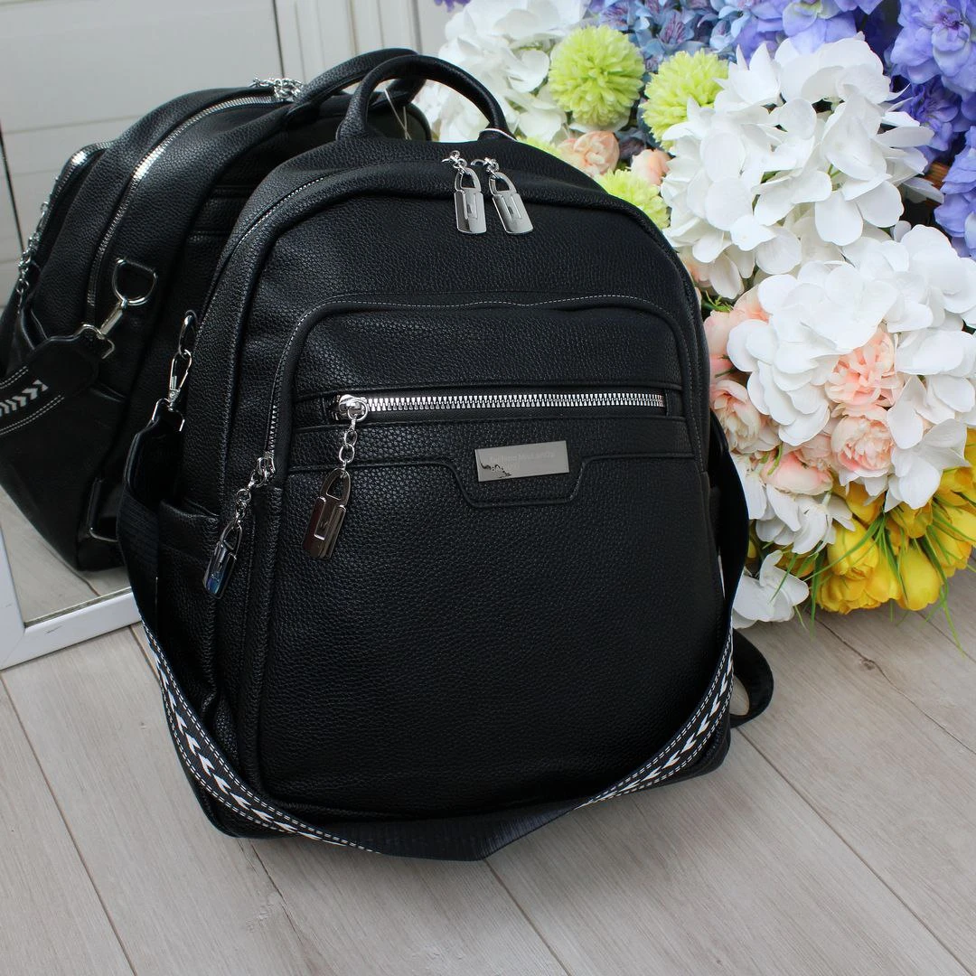 Жіночий чорний сумка-рюкзак з екошкіри формату А4