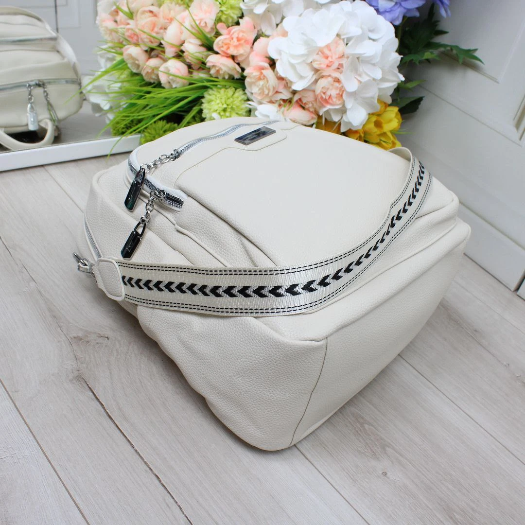 Жіночий молочний сумка-рюкзак з екошкіри формату А4