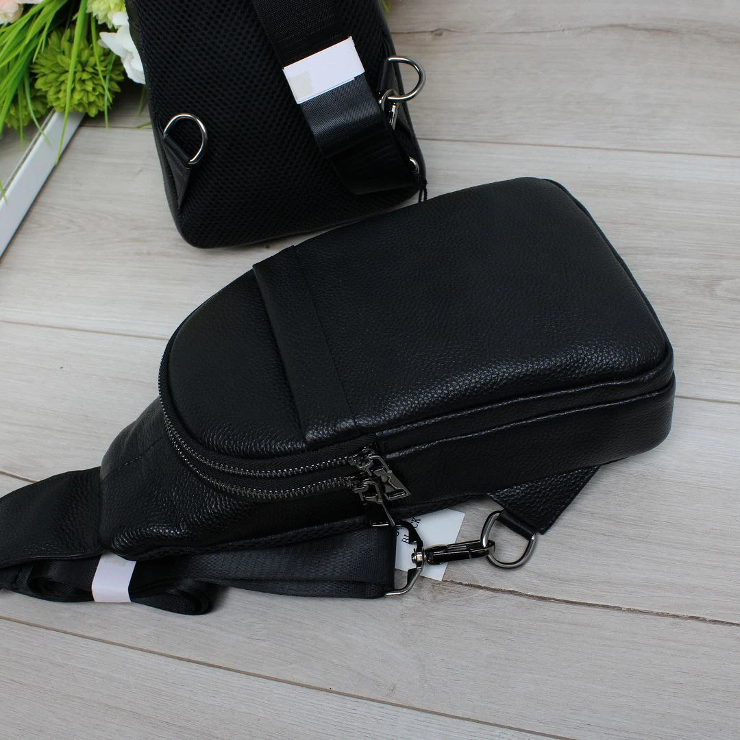 Чоловічий чорний слінг з натуральної шкіри з передньою кишенею
