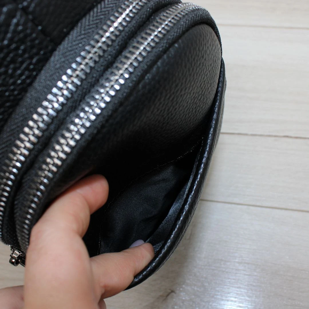 Чоловічий чорний слінг з натуральної шкіри з передньою кишенею