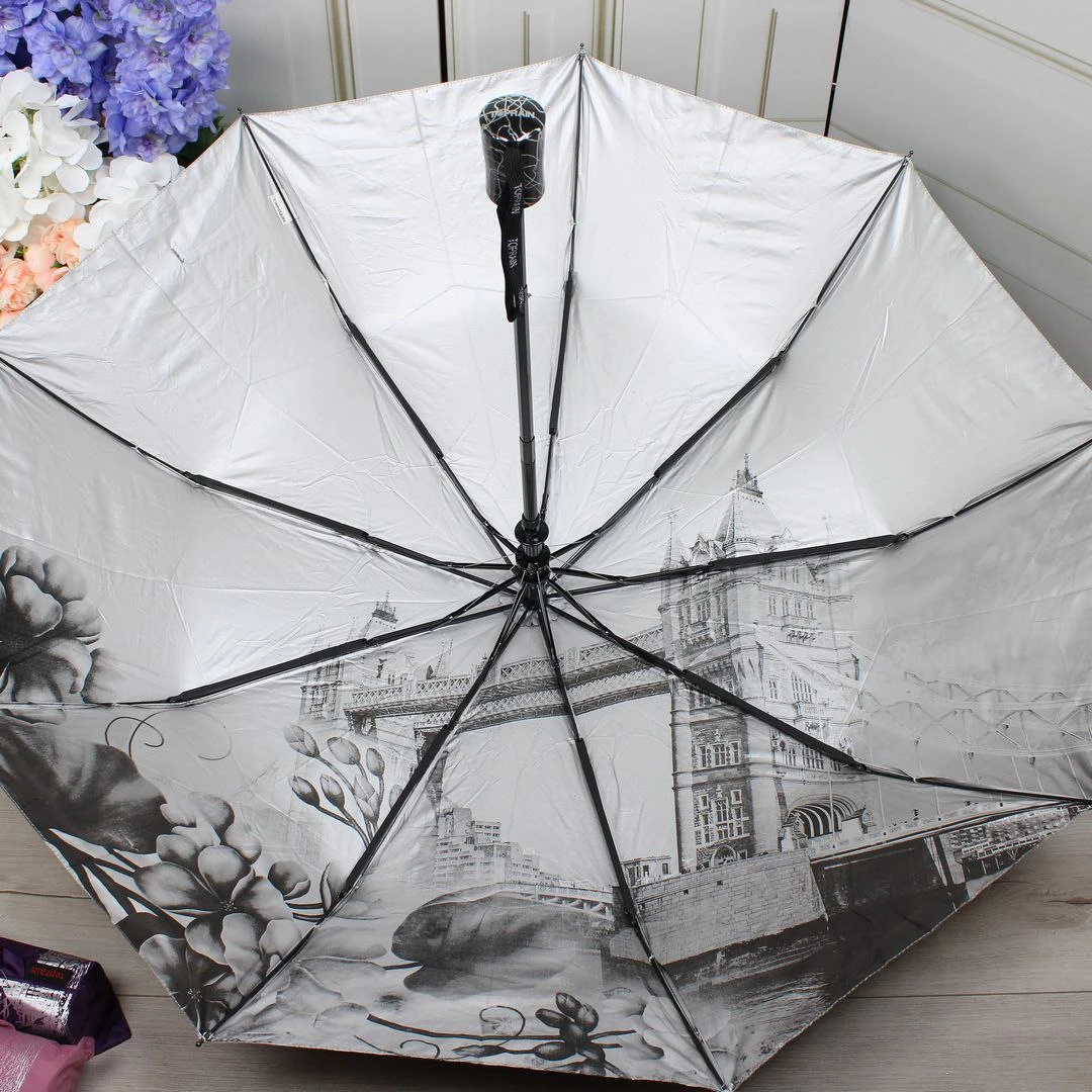 Чорна парасолька напівавтомат з однотонним куполом і декоративним візерунком усередині