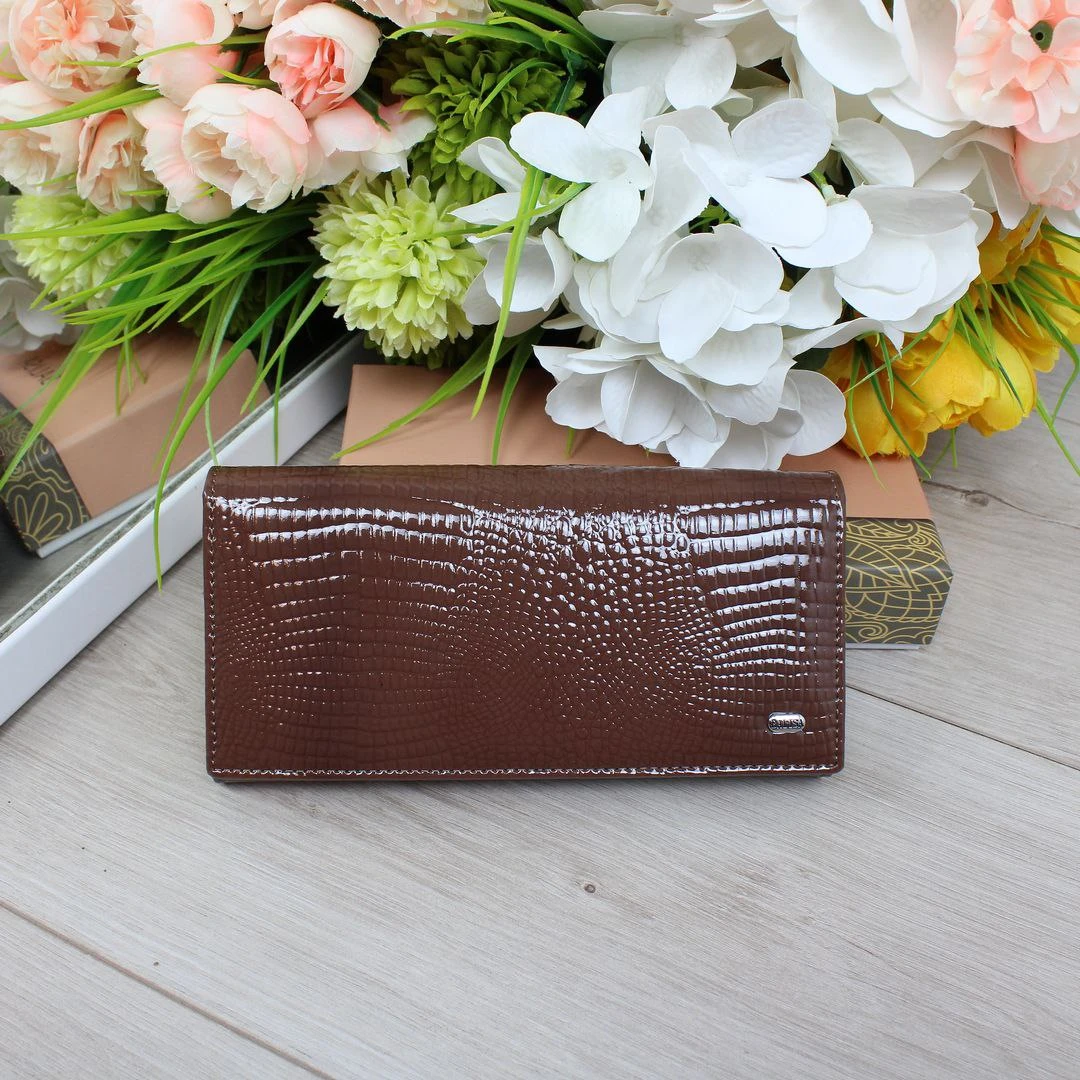 Жіночий гаманець капучіно з натуральної лакованої шкіри на магніті у подарунковій коробці