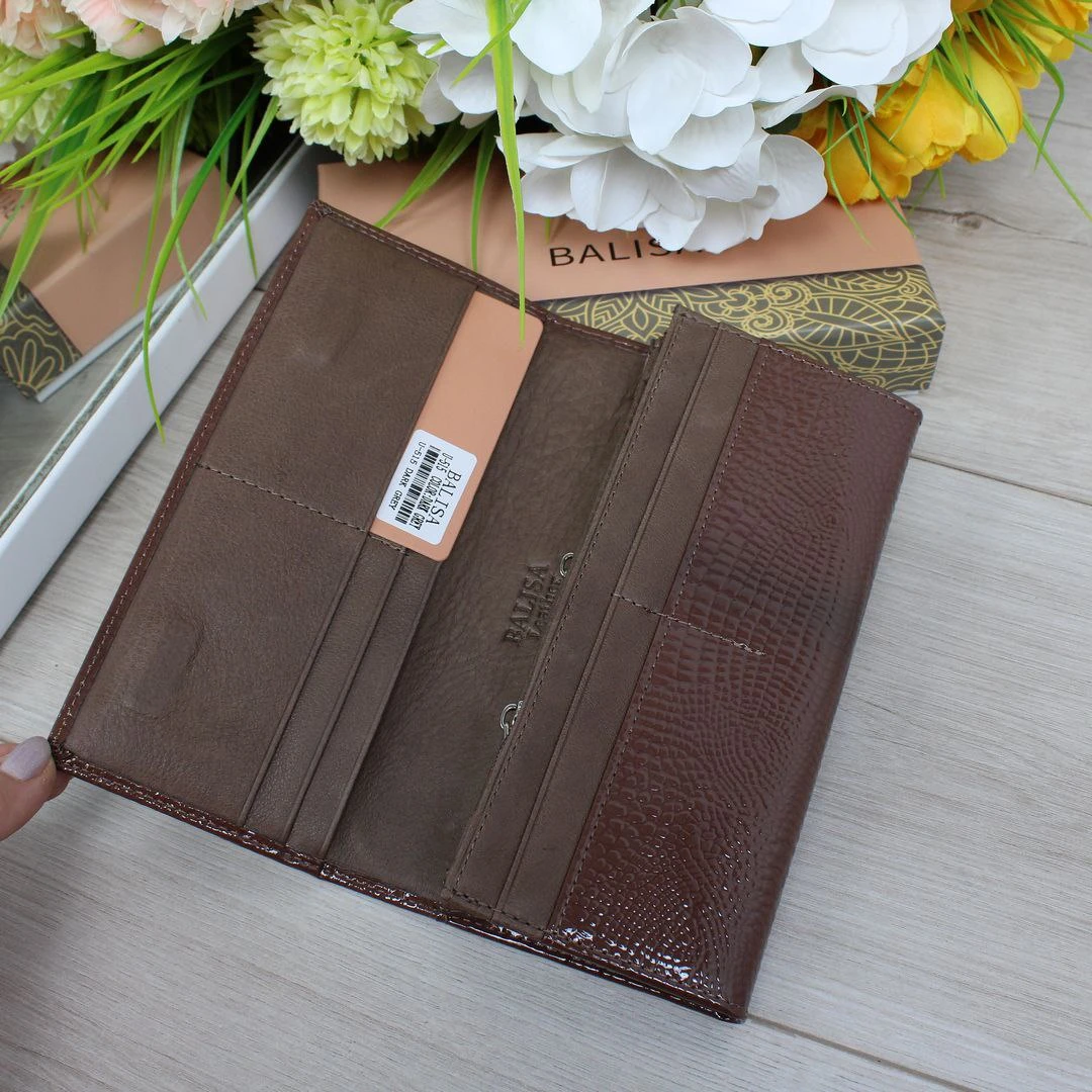 Жіночий гаманець капучіно з натуральної лакованої шкіри на магніті у подарунковій коробці