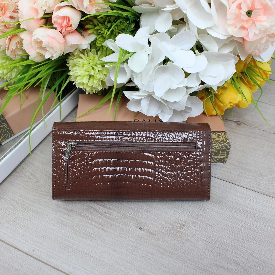 Жіночий гаманець капучіно з натуральної лакованої шкіри на магніті у подарунковій коробці