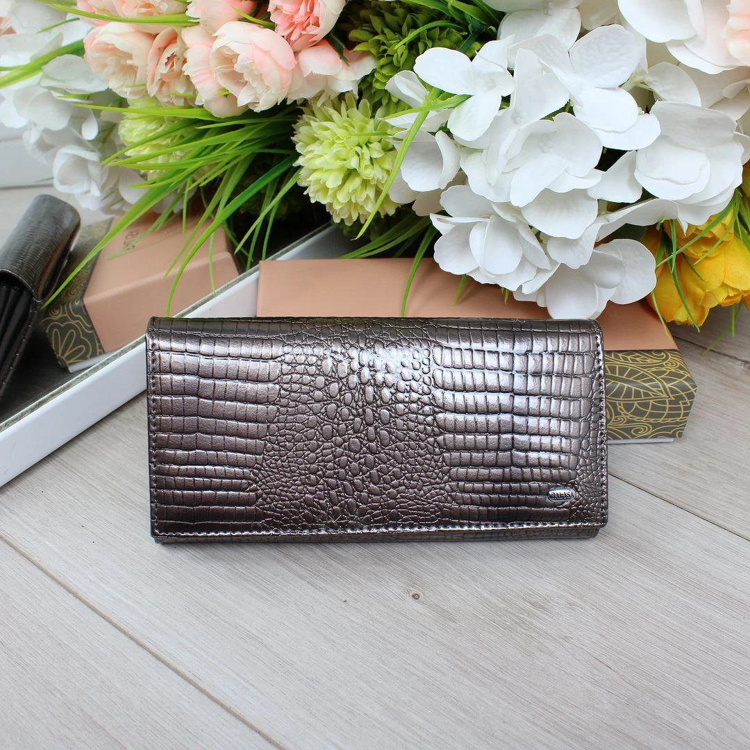 Жіночий графітовий гаманець з натуральної лакованої шкіри на магніті