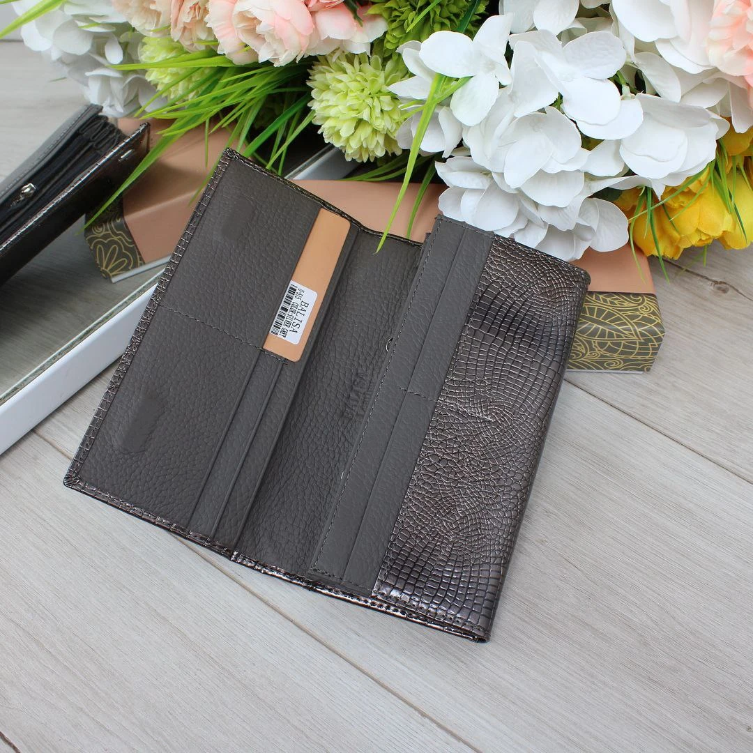 Жіночий графітовий гаманець з натуральної лакованої шкіри на магніті