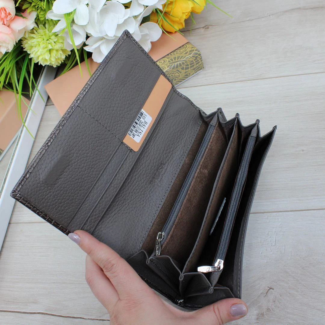 Жіночий графітовий гаманець з натуральної лакованої шкіри на магніті