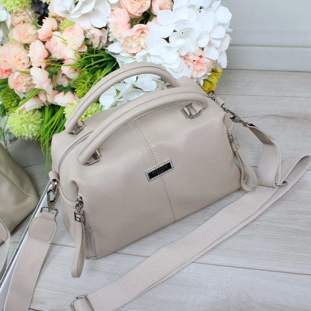 Жіноча бежева сумочка через плече з екошкіри люкс якості