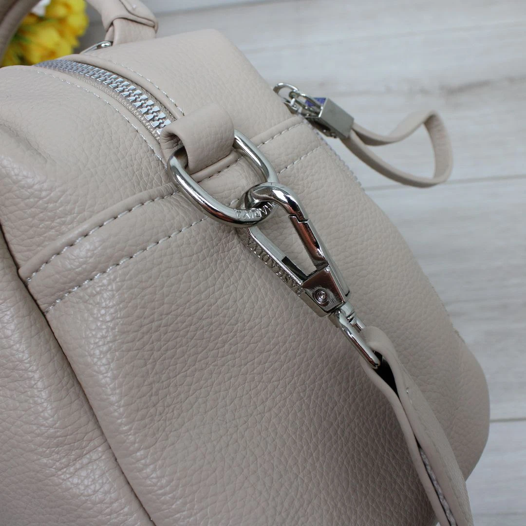 Жіноча бежева сумочка через плече з екошкіри люкс якості