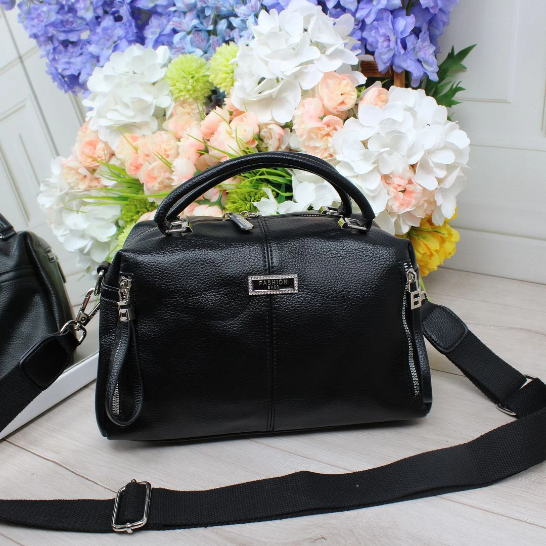 Жіноча чорна сумочка через плече з екошкіри люкс якості