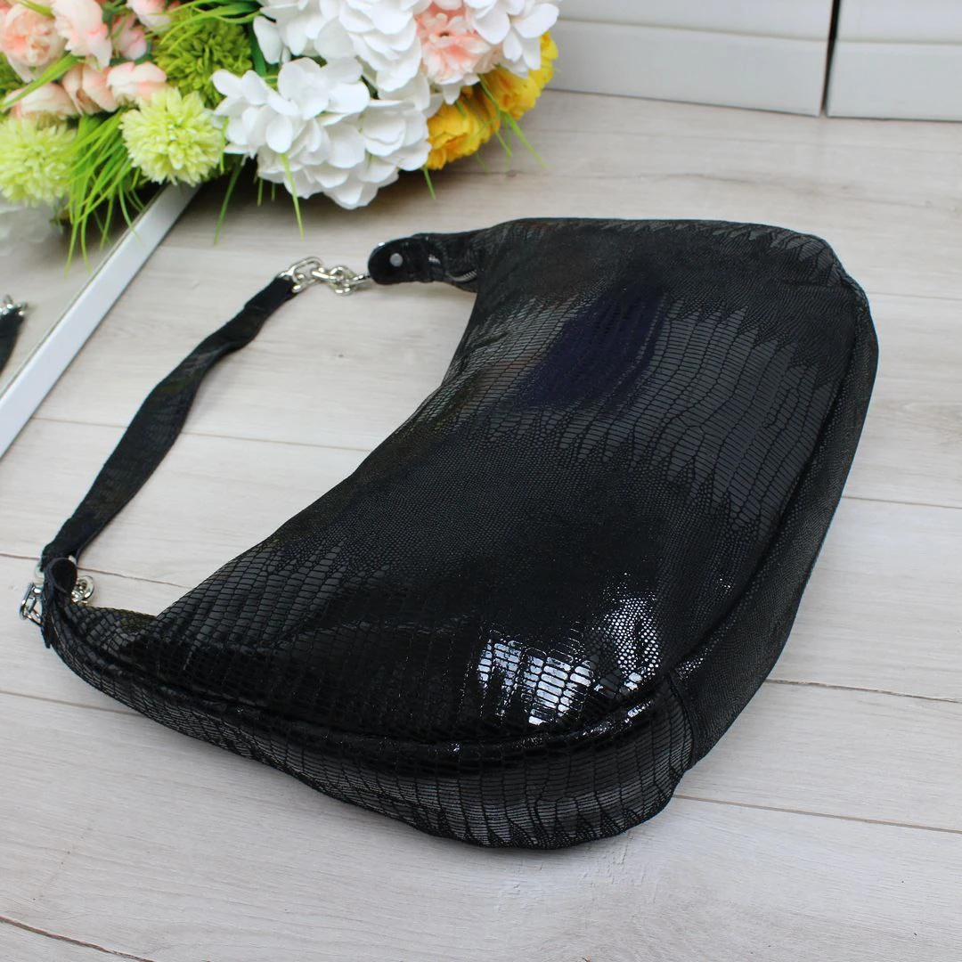Жіноча чорна сумка-мішок з натуральної шкіри