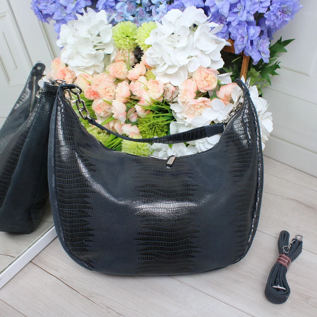 Жіноча блакитна сумка-мішок з натуральної шкіри