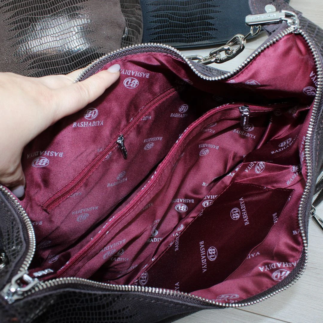 Жіноча сумка-мішок шоколадного кольору з натуральної шкіри