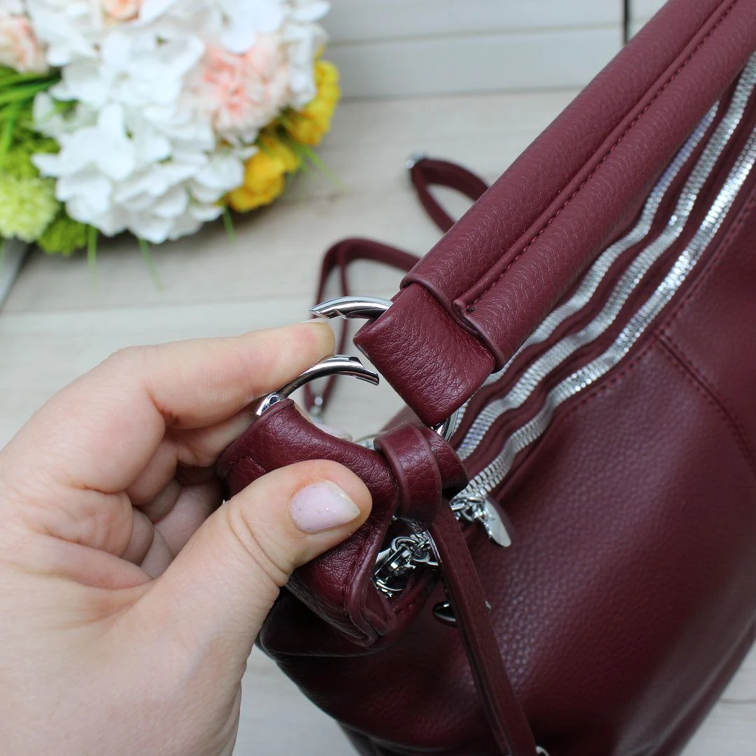 Жіноча бордова сумка-мішок з екошкіри на три відділення формату А4