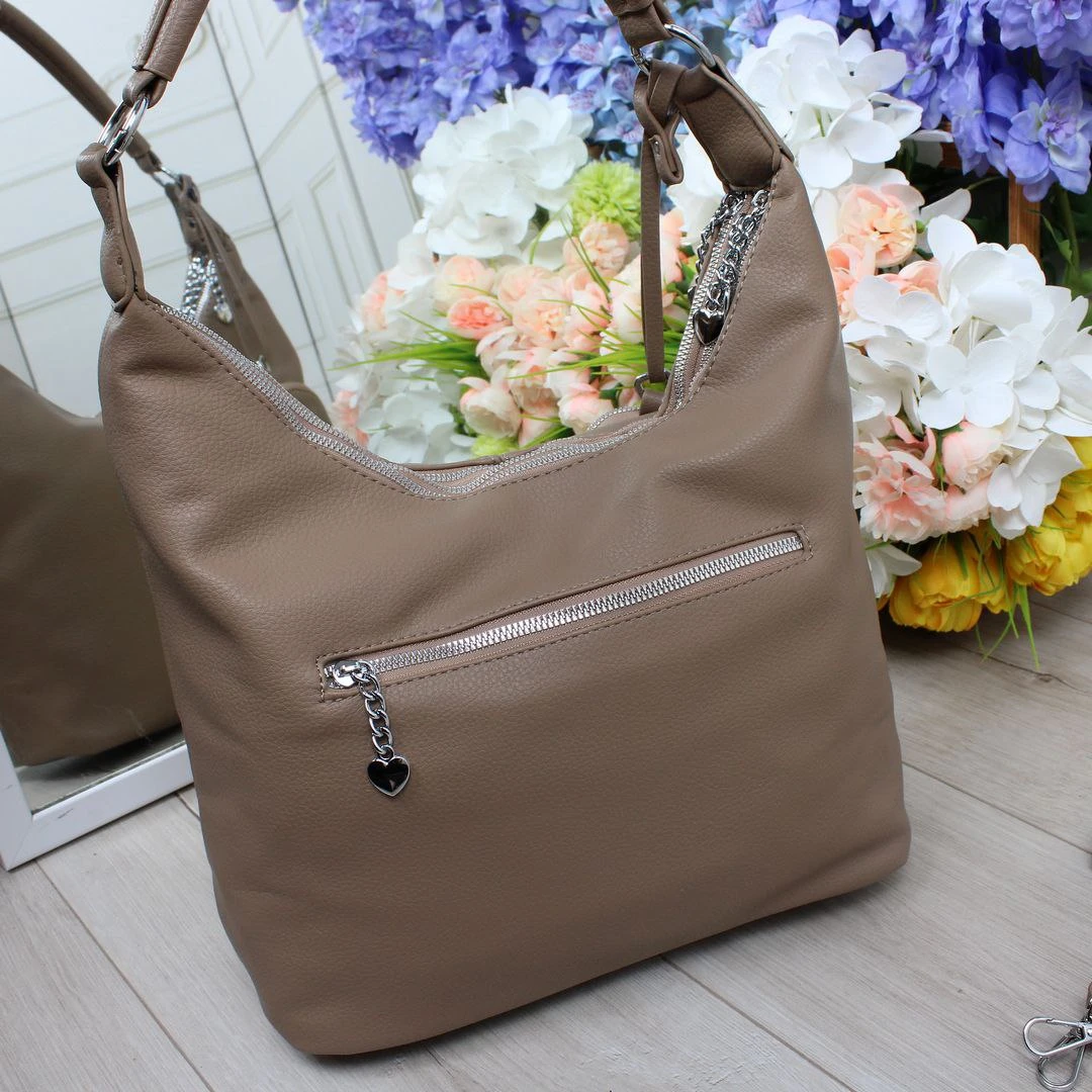 Жіноча сумка-мішок мокко з екошкіри на три відділення формату А4