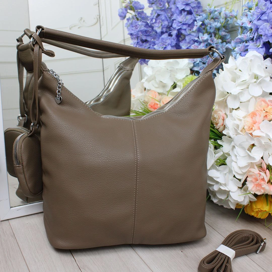 Жіноча сумка-мішок капучіно з екошкіри на три відділення формату А4