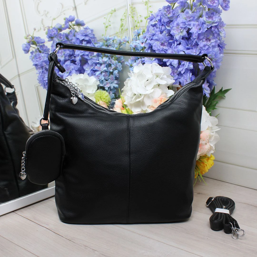 Жіноча чорна сумка-мішок з екошкіри на три відділення формату А4