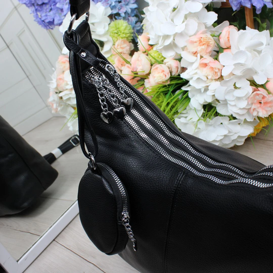 Жіноча чорна сумка-мішок з екошкіри на три відділення формату А4