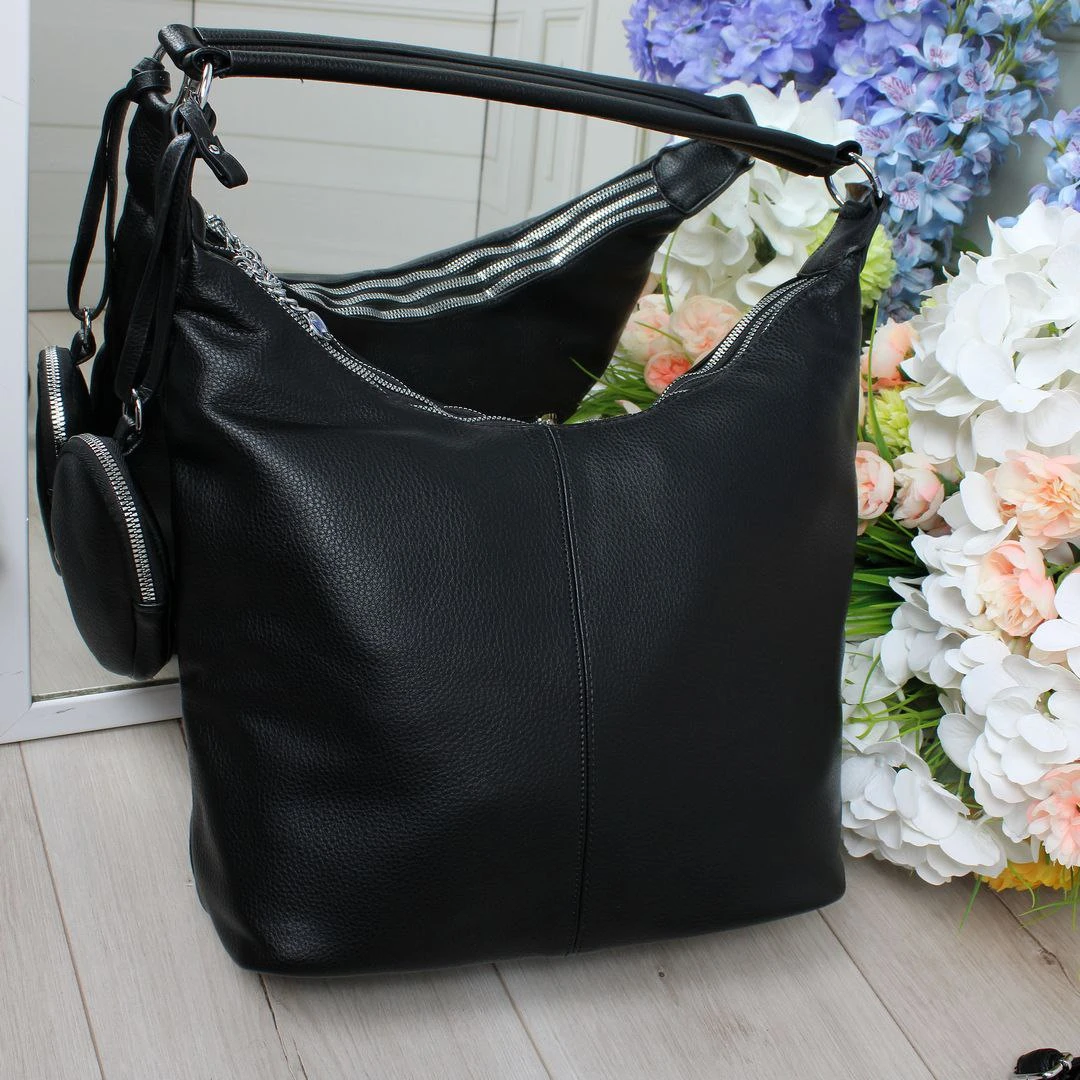 Жіноча чорна сумка-мішок з екошкіри на три відділення формату А4