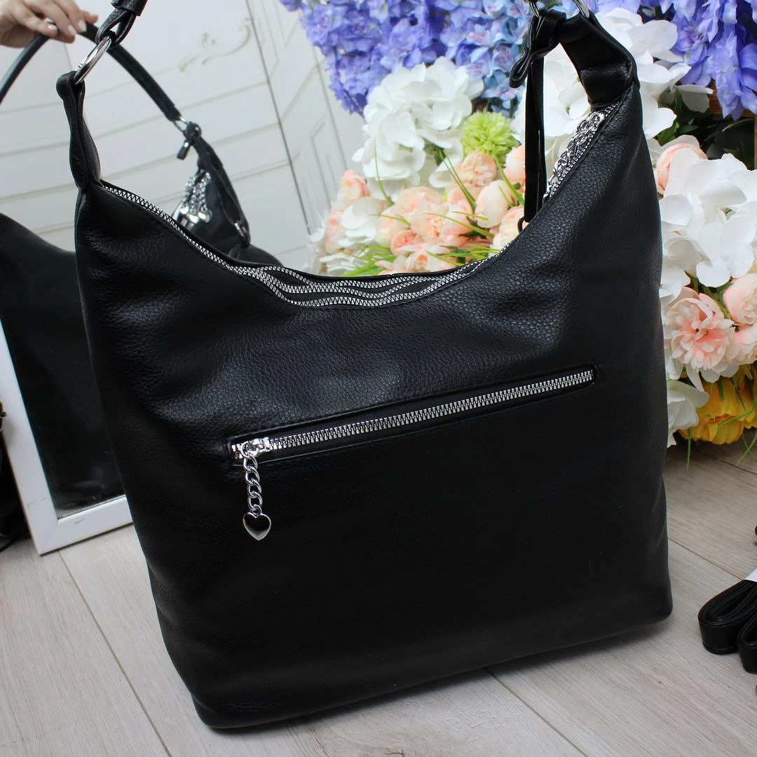 Жіноча чорна сумка-мішок з екошкіри на три відділення формату А4