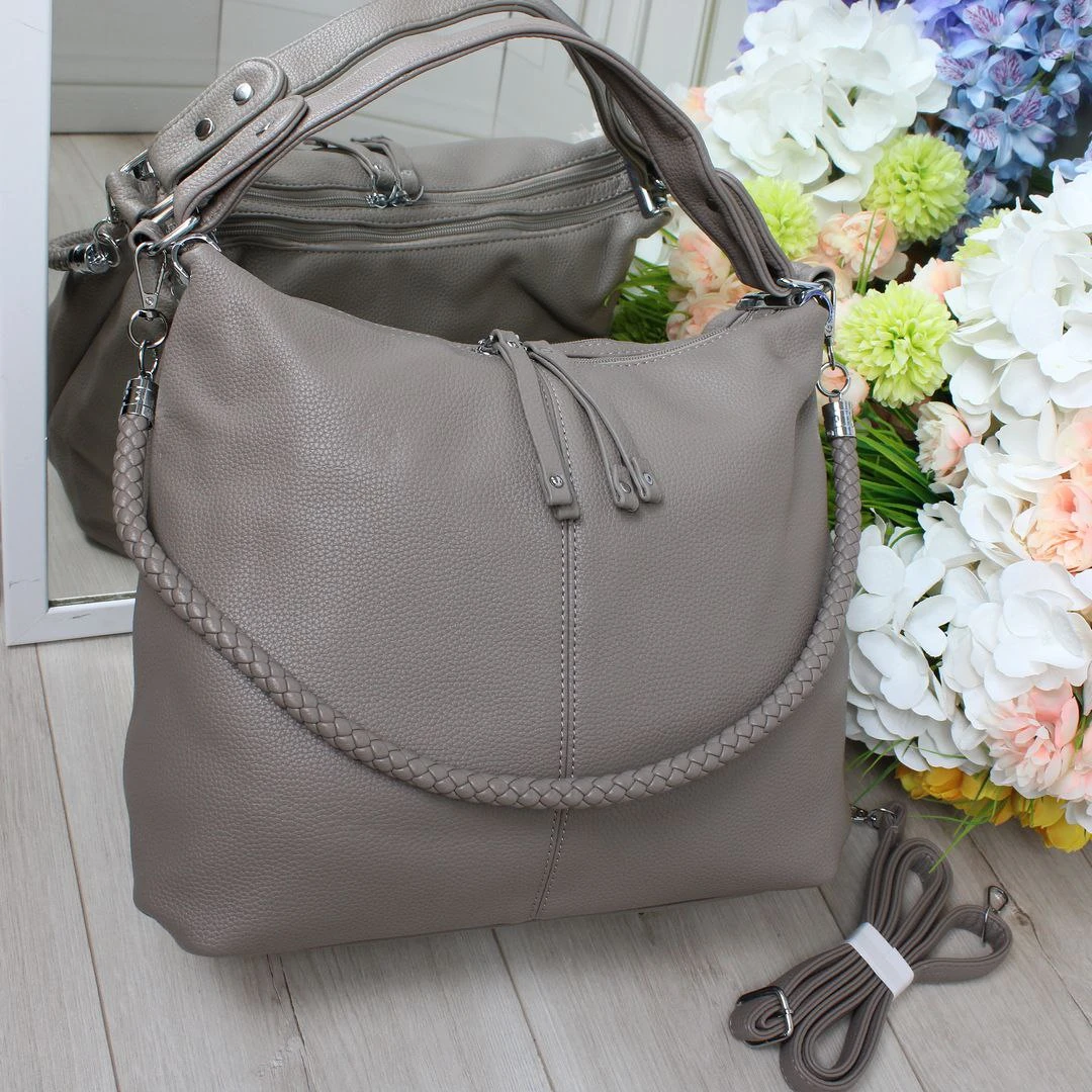 Жіноча сумка-мішок капучіно з екошкіри, містка модель А4 з довгим регульованим ремінцем