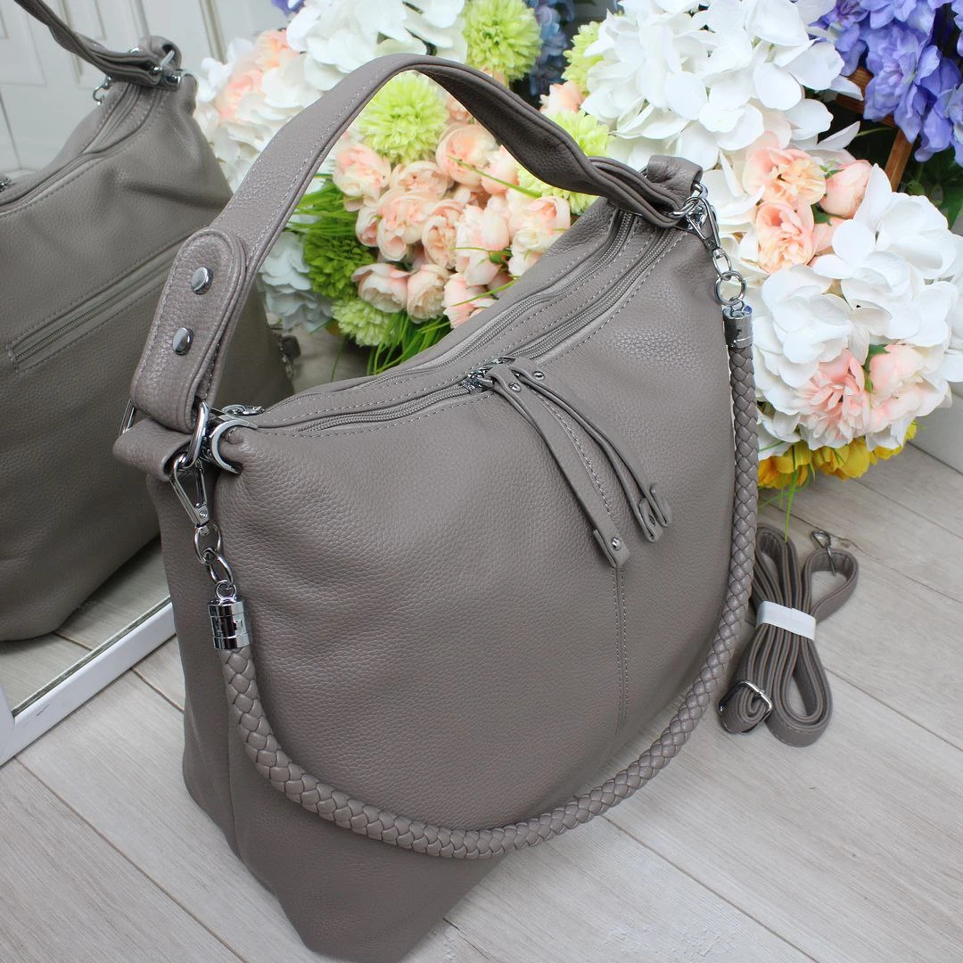 Жіноча сумка-мішок капучіно з екошкіри, містка модель А4 з довгим регульованим ремінцем