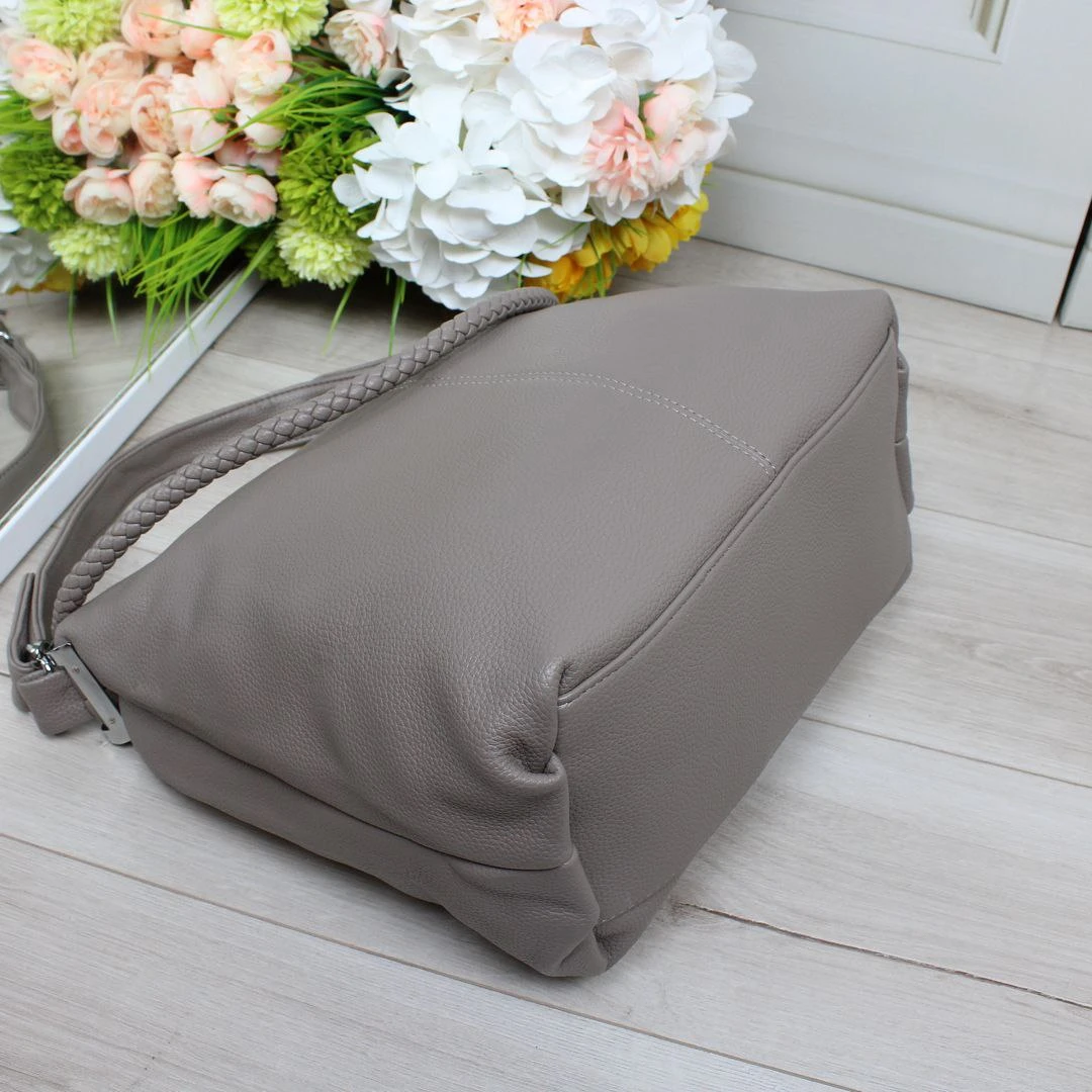 Жіноча сумка-мішок капучіно з екошкіри, містка модель А4 з довгим регульованим ремінцем