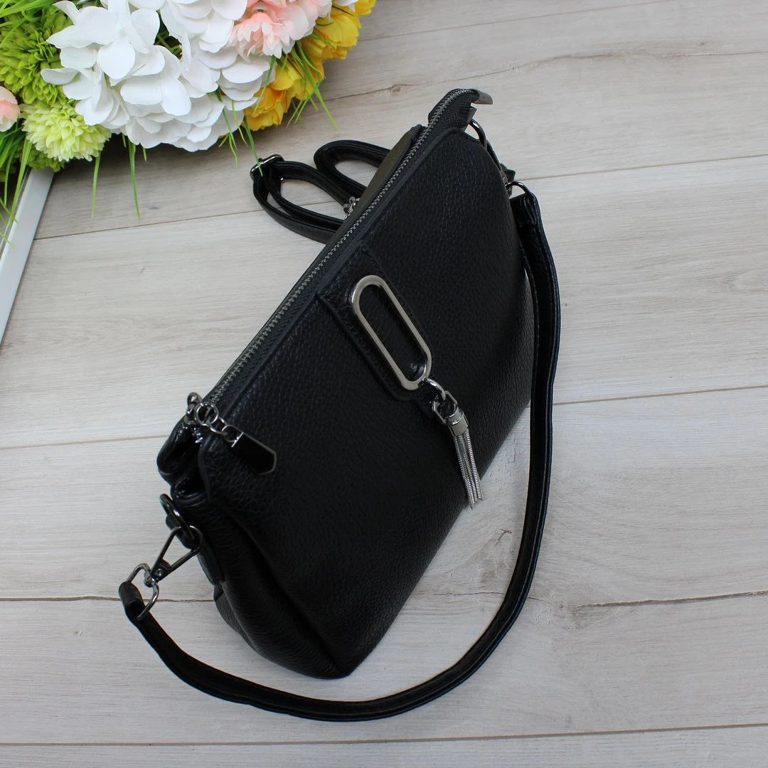 Жіноча чорна сумка через плече з екошкіри на три відділення