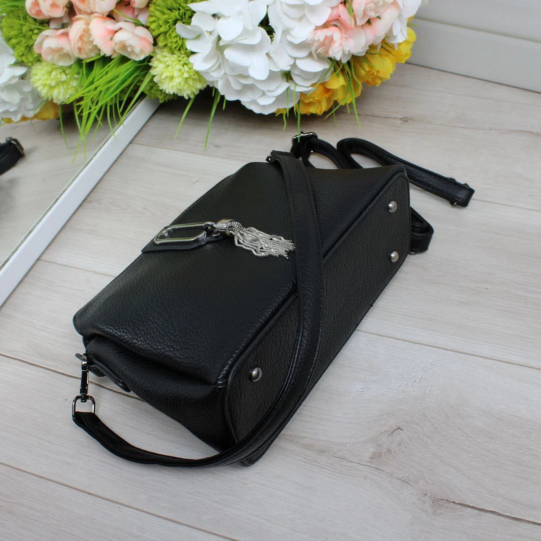 Жіноча чорна сумка через плече з екошкіри на три відділення