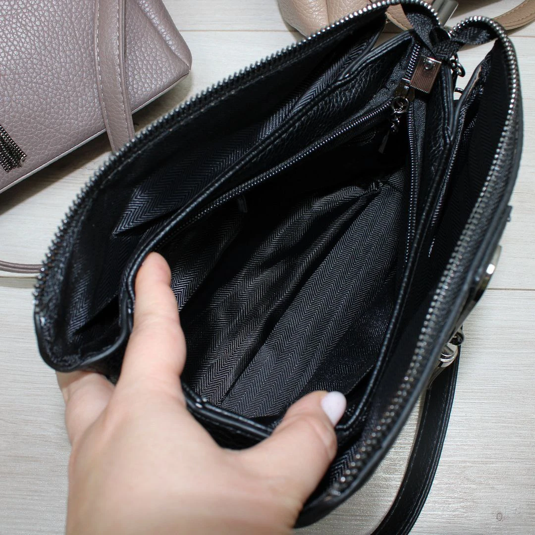 Жіноча чорна сумка через плече з екошкіри на три відділення