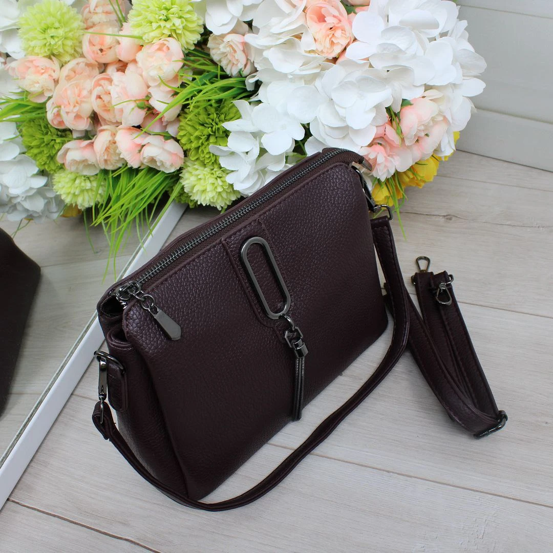 Жіноча бордова сумка через плече з екошкіри на три відділення