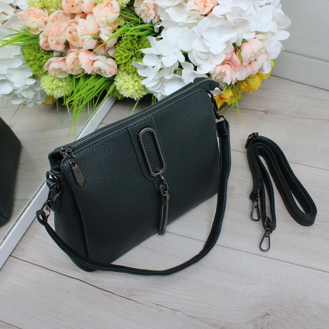 Жіноча зелена сумка через плече з екошкіри на три відділення