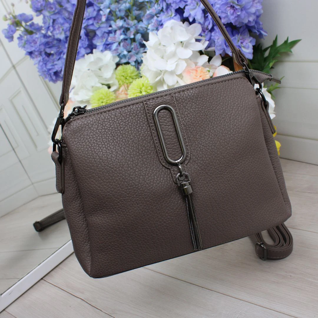 Жіноча сумка пильної троянди з екошкіри через плече на три відділення