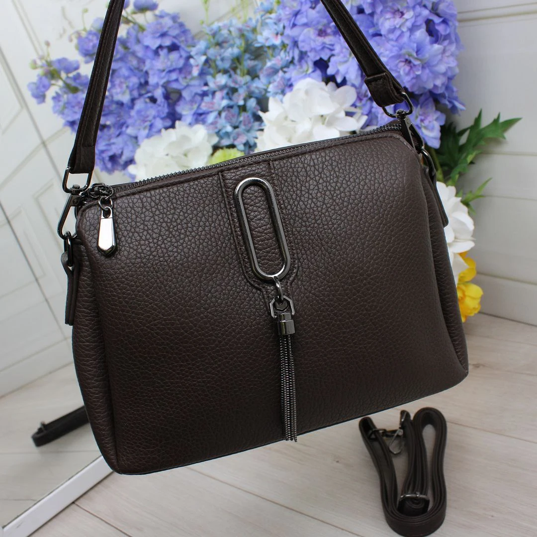 Жіноча шоколадна сумка через плече з екошкіри з трьома відділеннями