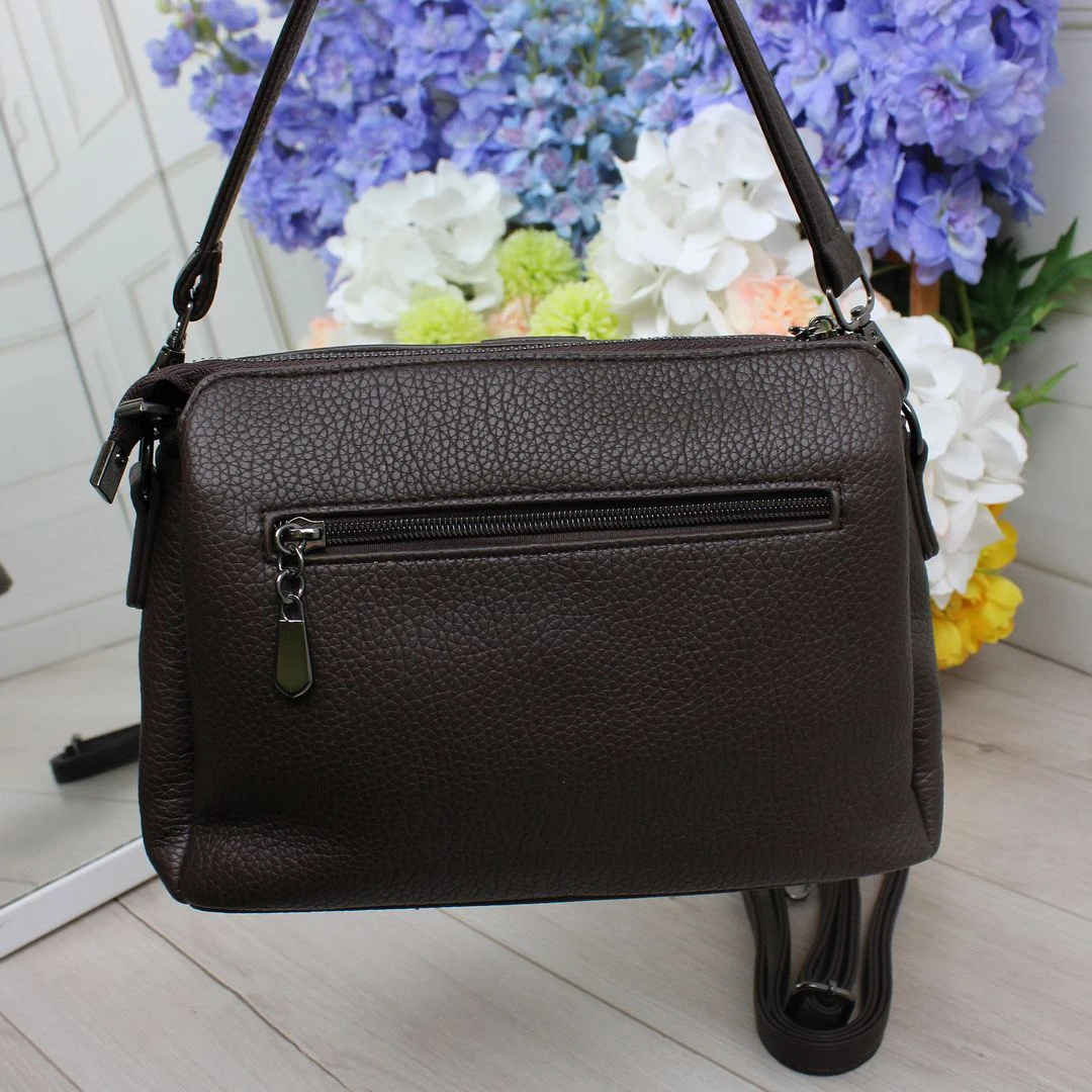 Жіноча шоколадна сумка через плече з екошкіри з трьома відділеннями