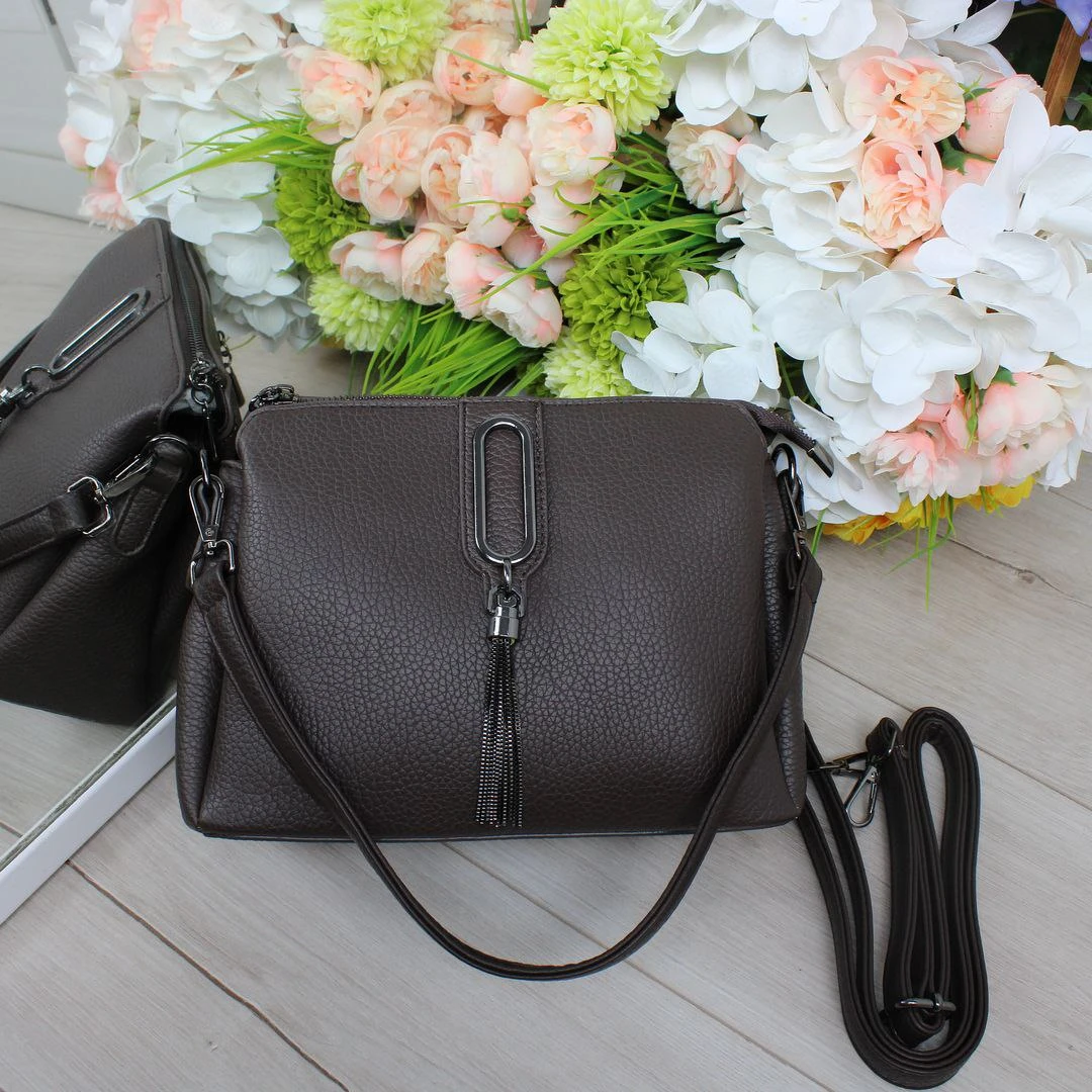 Жіноча шоколадна сумка через плече з екошкіри з трьома відділеннями