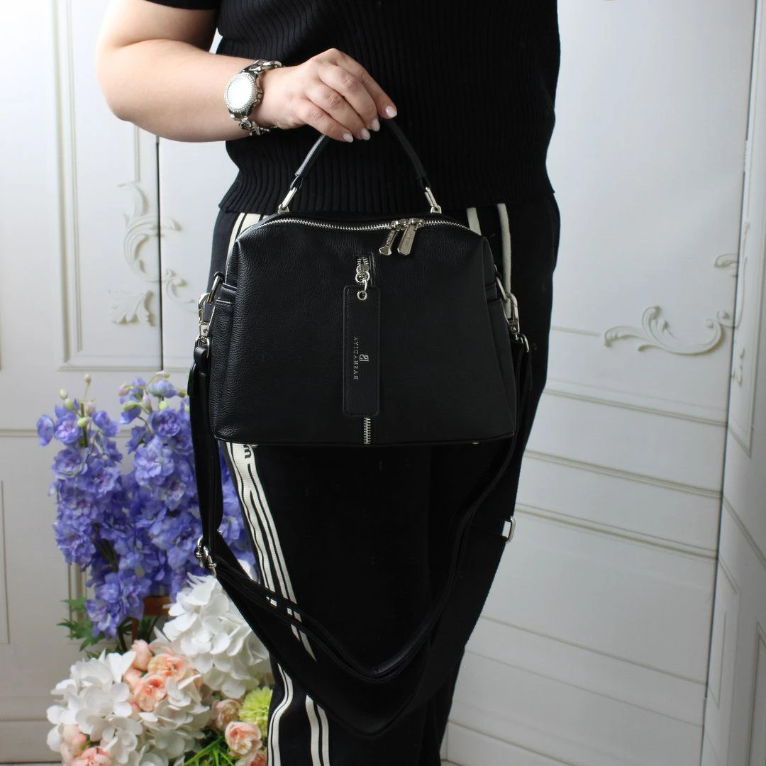 Жіноча чорна сумочка з екошкіри через плече