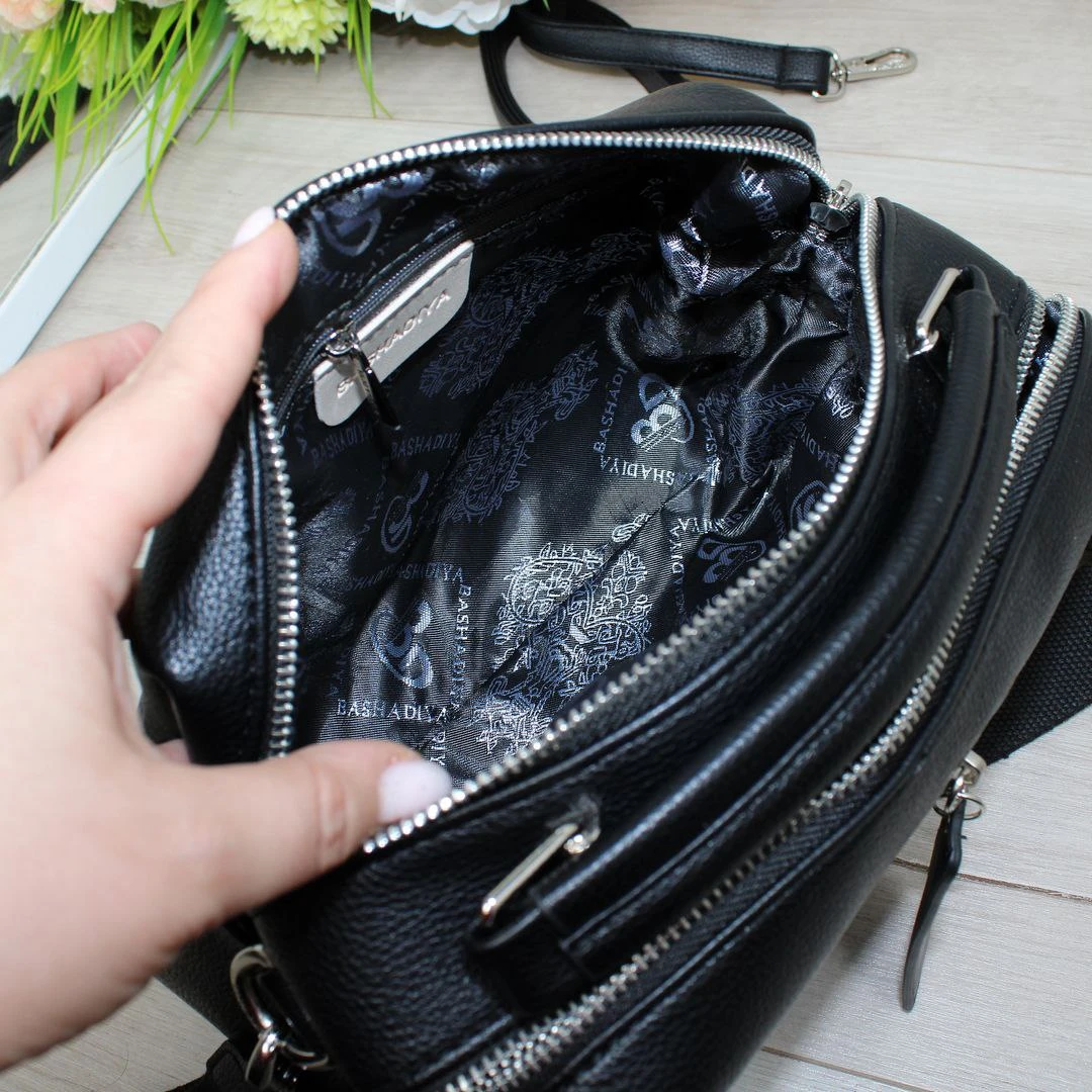 Жіноча чорна сумочка з екошкіри через плече