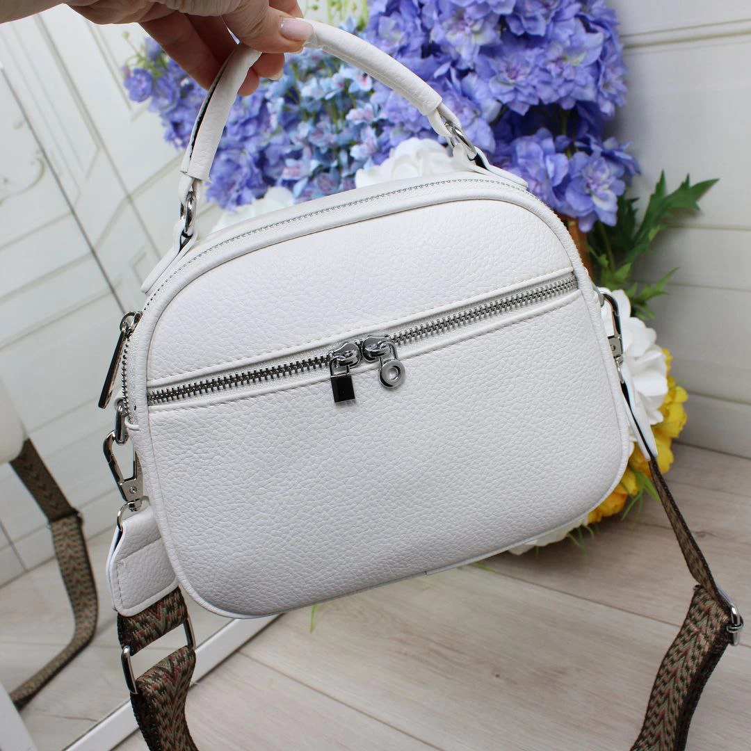 Жіноча біла сумка через плече з екошкіри