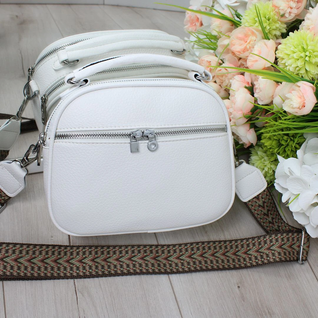 Жіноча біла сумка через плече з екошкіри