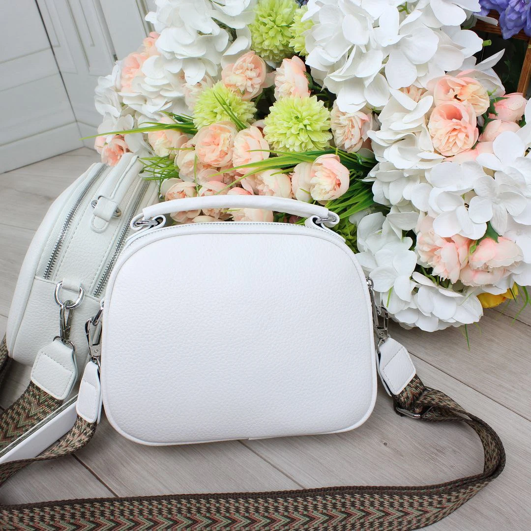 Жіноча біла сумка через плече з екошкіри