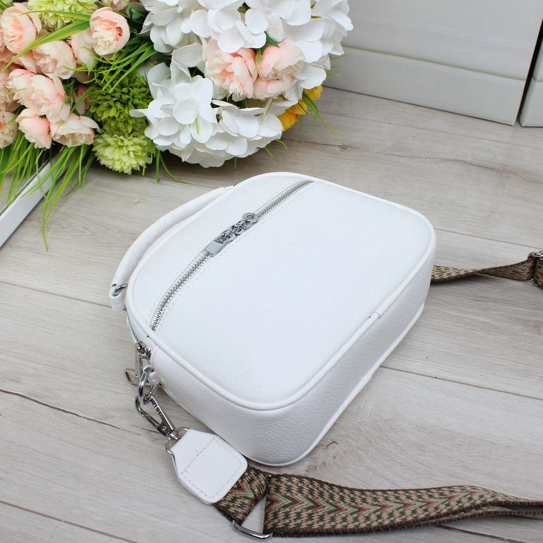 Жіноча біла сумка через плече з екошкіри