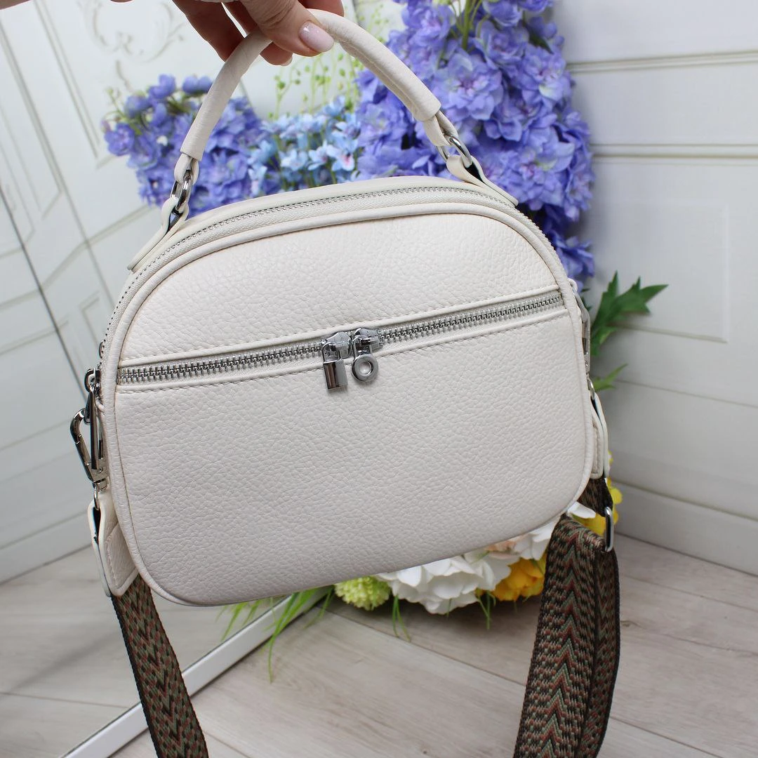 Жіноча молочна сумка через плече з екошкіри люкс якості