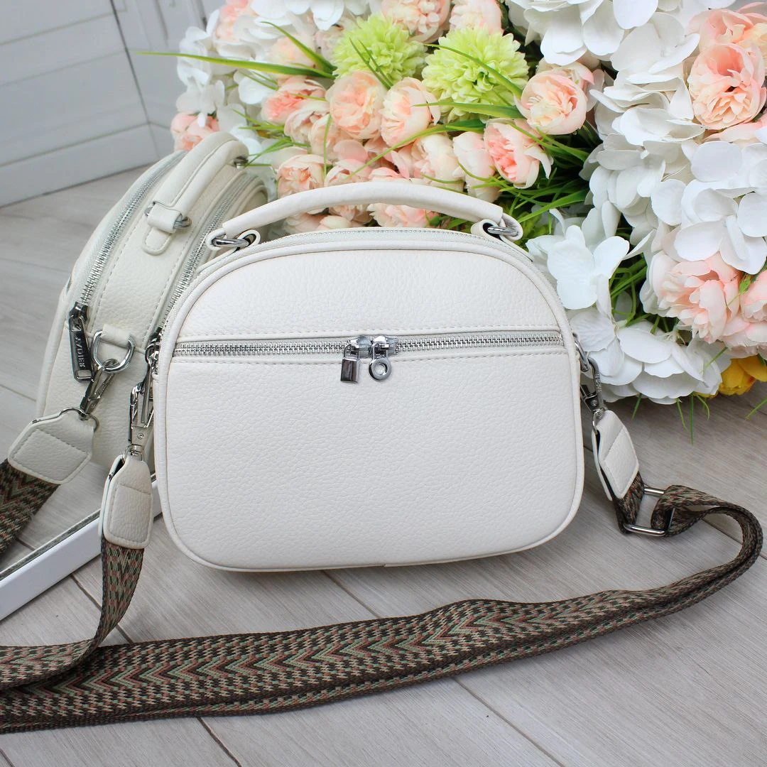 Жіноча молочна сумка через плече з екошкіри люкс якості