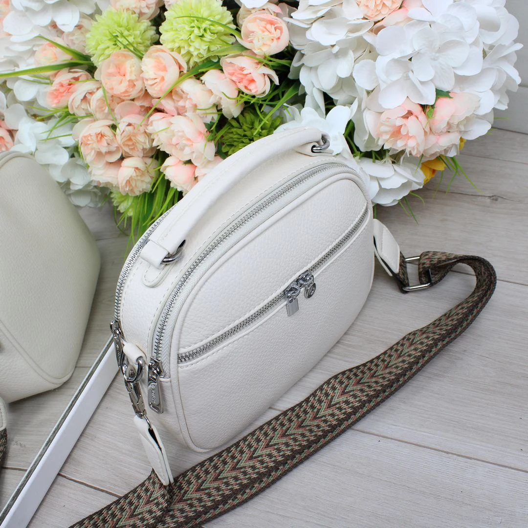 Жіноча молочна сумка через плече з екошкіри люкс якості