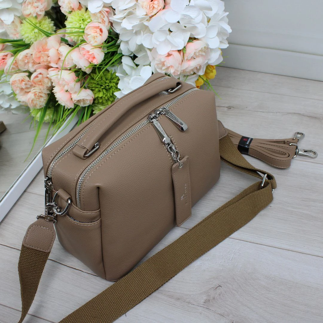 Жіноча сумка капучіно через плече з екошкіри люкс якості