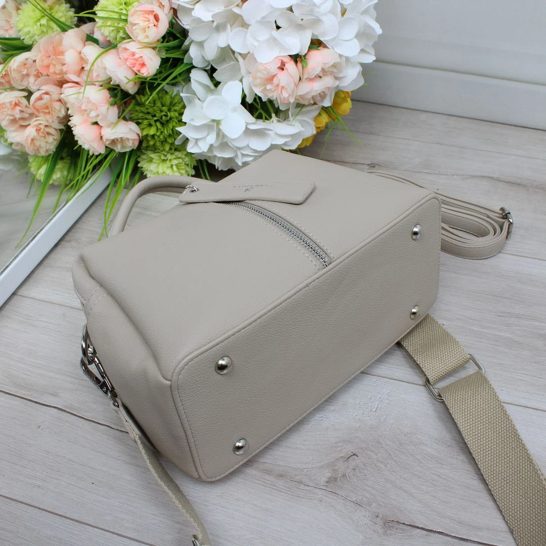 Жіноча бежева сумка через плече з екошкіри люкс