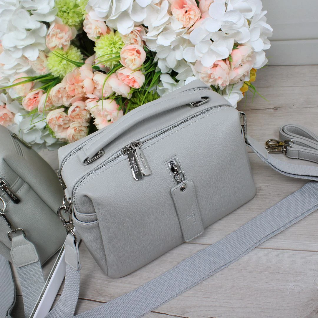 Жіноча сіра сумка через плече з екошкіри люкс якості
