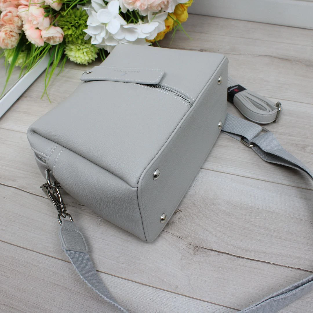 Жіноча сіра сумка через плече з екошкіри люкс якості