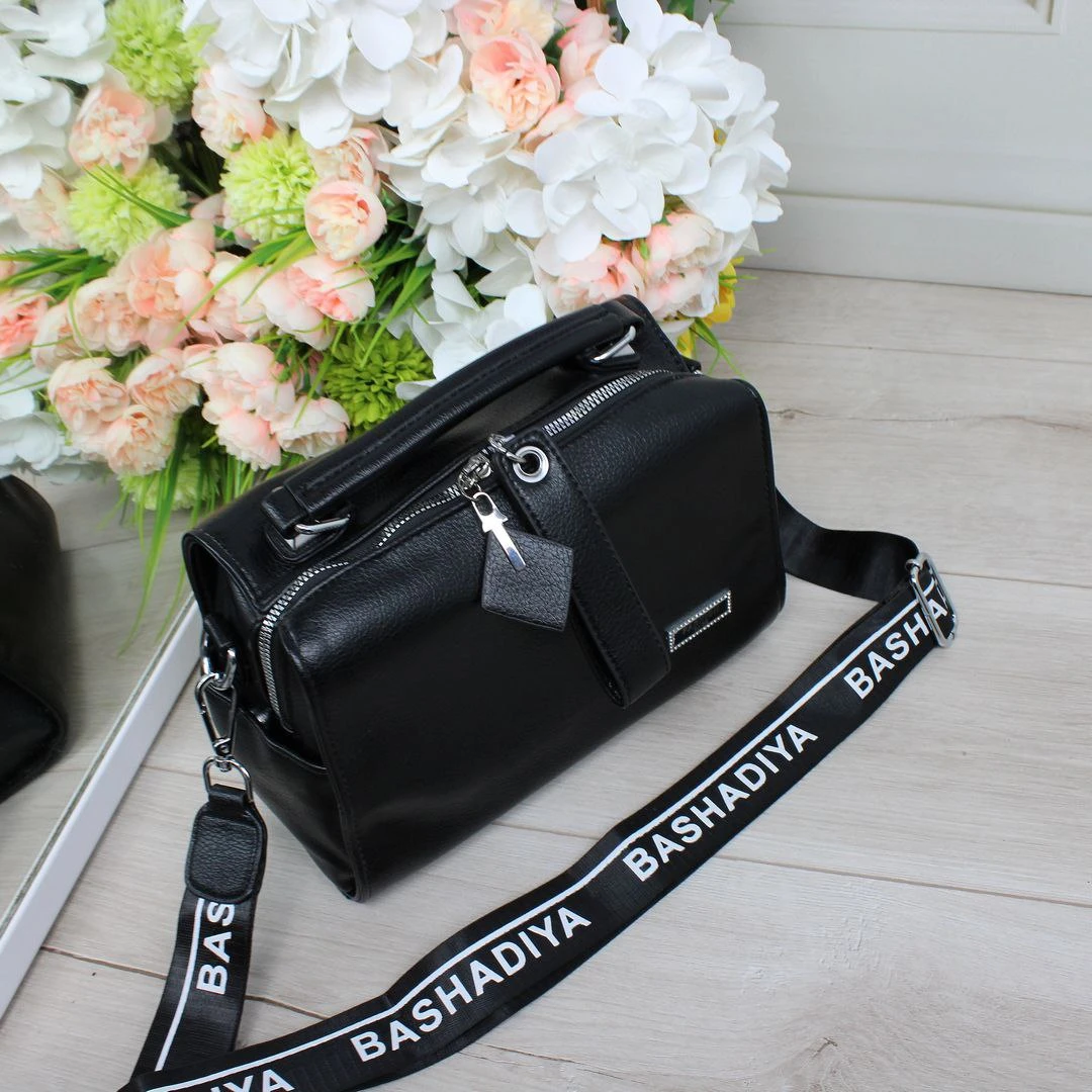 Жіноча чорна сумка через плече з екошкіри люкс якості